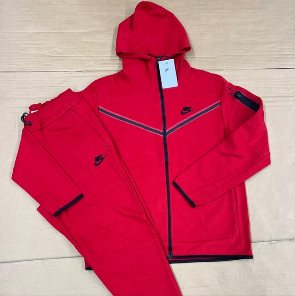 New Men's Red Nike Tech Jogger Sweatsuit - Picture 1 of 2